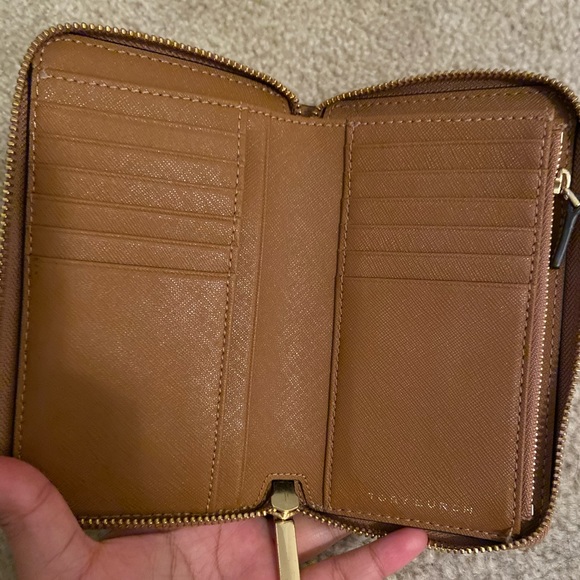 ❌SOLD❌ Tory Burch Wallet - Picture 3 of 6
